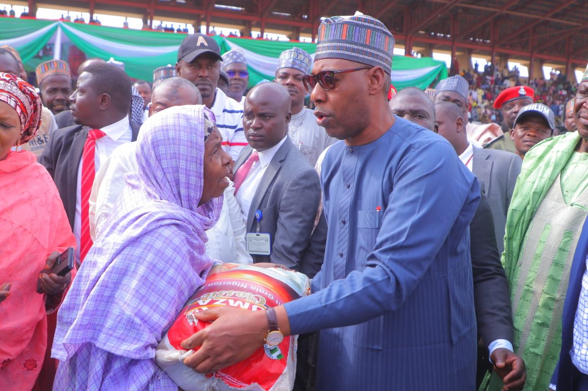 Flood disaster: Zulum rolls out rice, grains for 250,000 beneficiaries