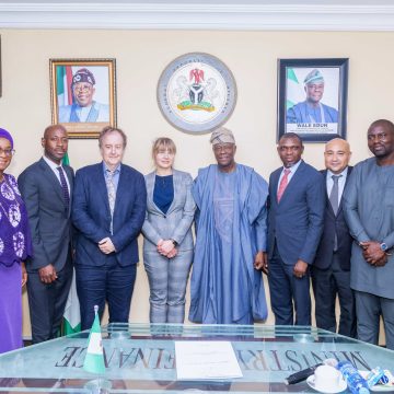 STANDARD CHARTERED BANK LAUDS NIGERIA’S ECONOMIC REFORMS, EXPLORES INVESTMENT OPPORTUNITIES