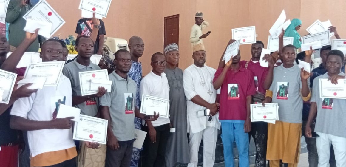 300 Indigent Students Of Tertiary Institutions in Kwara Receive Scholarship Grant