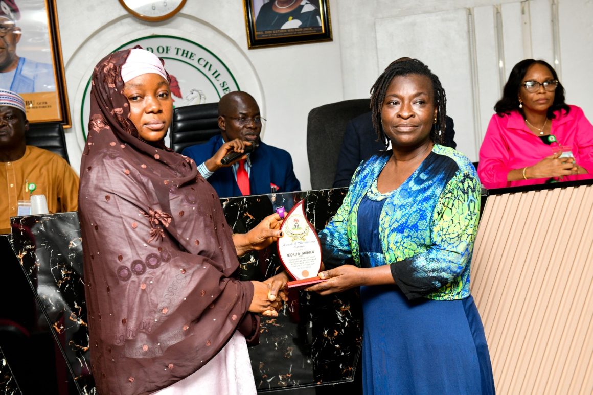 2024 RETIREES HONIURED BY THE OHCSF FOR EXEMPLARY SERVICE.