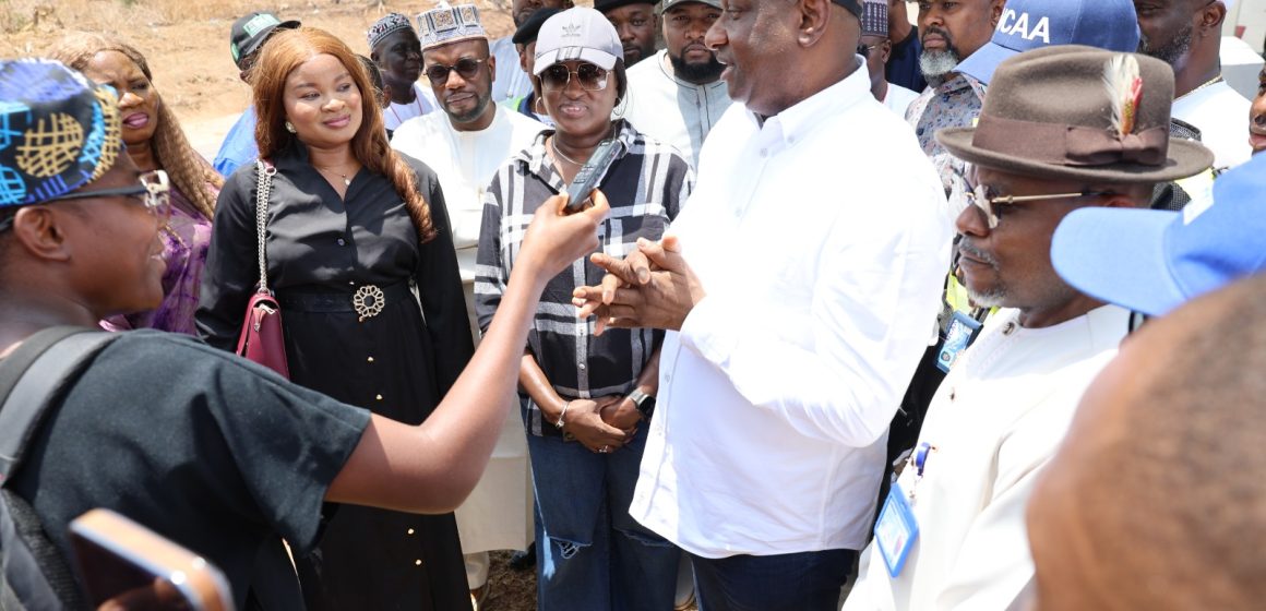 KEYAMO MONITORS HYBRID PAYMENT SYSTEM AT ABUJA AIRPORT TOLLGATE, ASSURES FULL AUTOMATION SOON