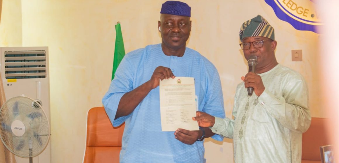FG Hands Over 24 Housing Units to Osun University of Ilesa‎